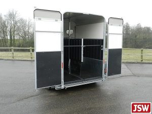 Barn door horse trailers