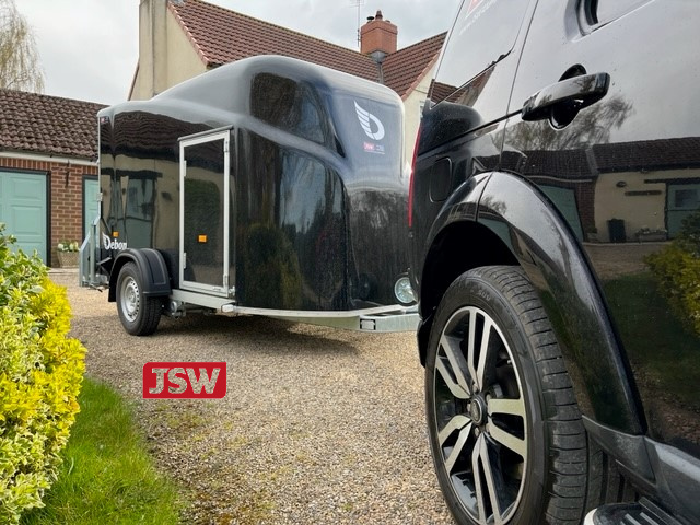 BLACK2 (1) Debon Cargo 1300 Van Trailers