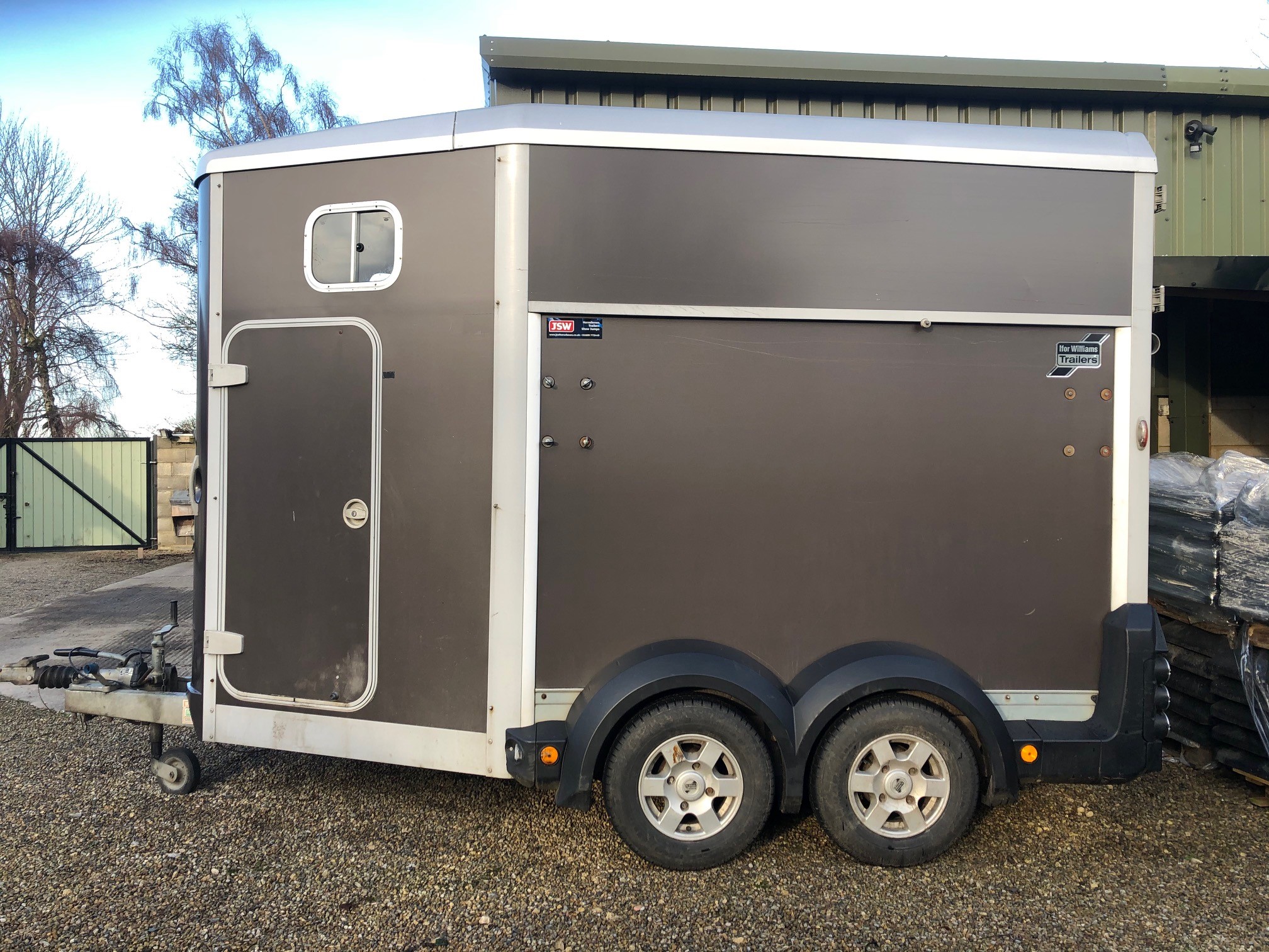 JSW Horseboxes, Trailers, Show Jumps and Stable Equipment JSW Horseboxes