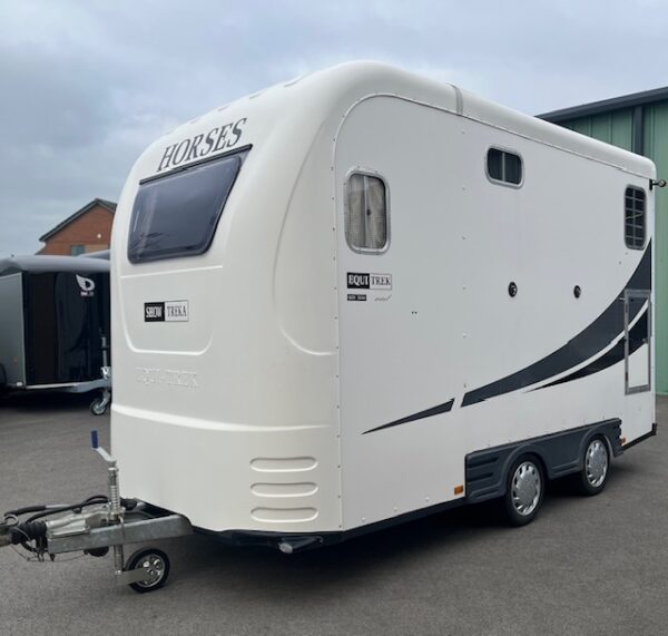 2016 Equi-Trek Show Treka L Excel Horse Trailer
