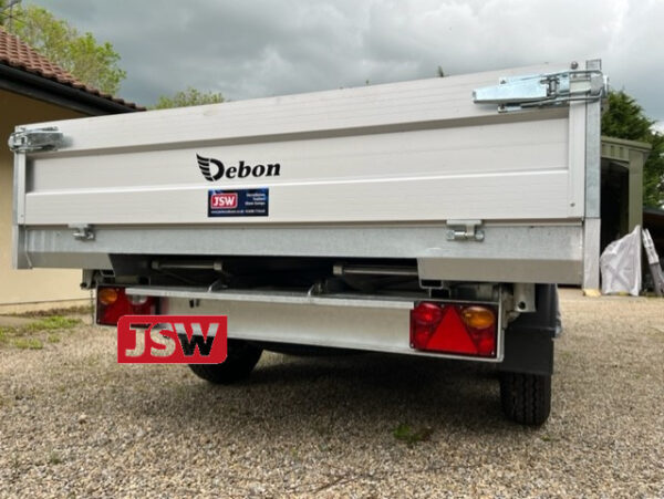 It's the popular Debon PW3 3Way Tipping Trailer 3.5T, is a 3500kg GVW trailer!  Debon 3Way Tipper PW3 comes with Electro Hydraulic battery, and is brand new
