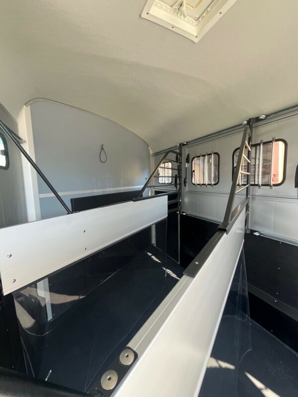 Cheval Liberte Maxi Living (Unfitted) horse partitions