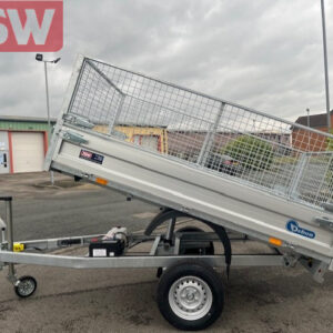 The Debon PW0 is a Single Axle Rear Tipper, electric tip with Mesh Extension sides.  The Debon PW0 Single Axle Tipper has a maximum Gross Weight of 1500kg.