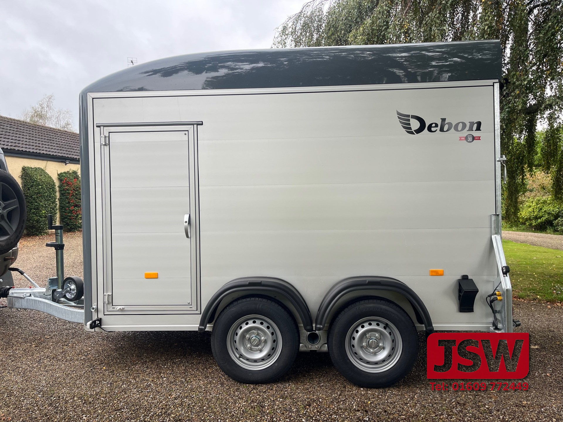 grey5 (1) Debon Roadster C500 Box Trailer Grey