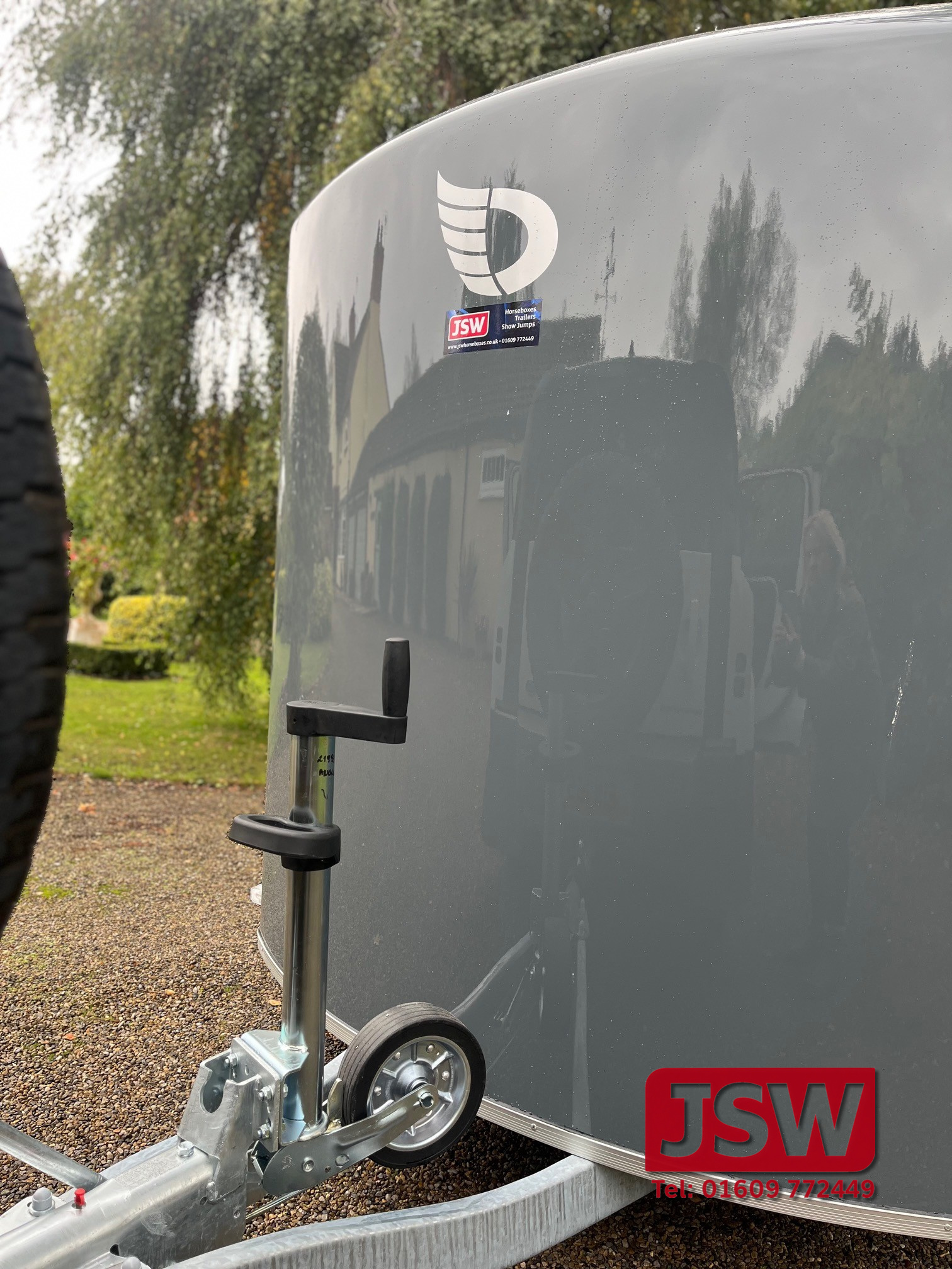 grey8 (1) Debon Roadster C500 Box Trailer Grey