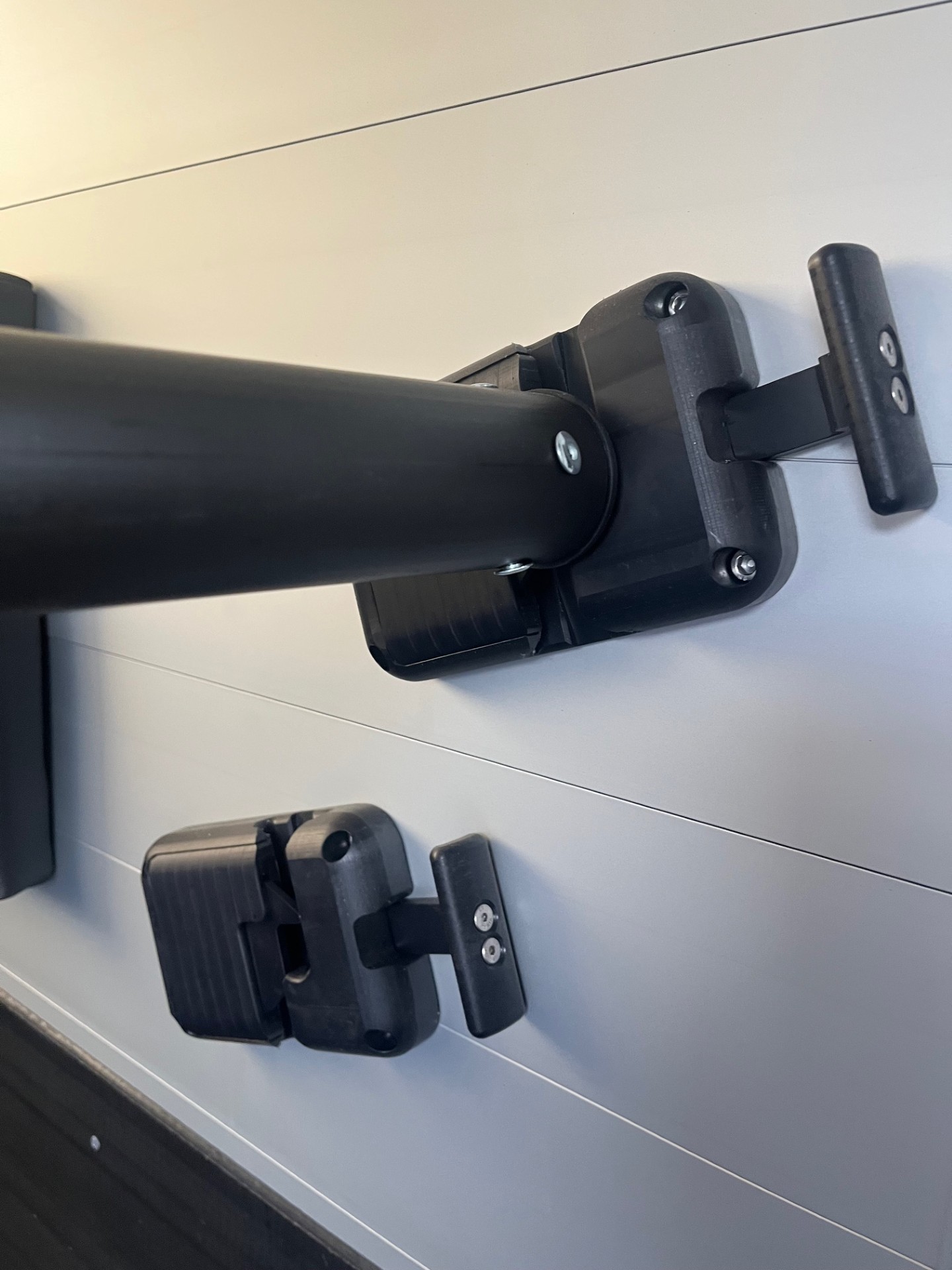 SOS2 SMART OPENING SECURITY S.O.S. is fitted to the front breast bar only