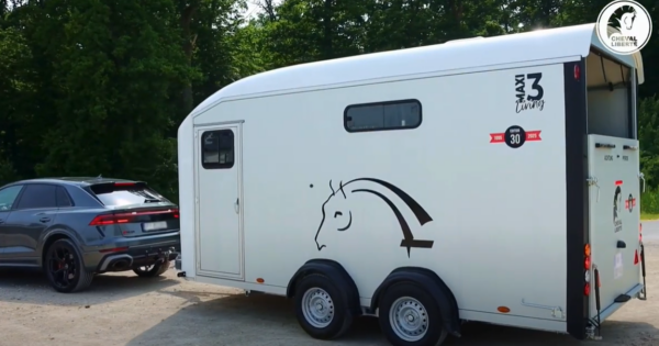 Cheval Liberte Maxi Living Signature Horse Trailer