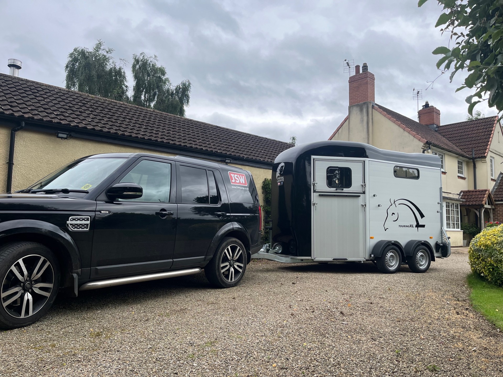 6 We know you love the Touring Country but if you find it a little small for your chunky cobs, STOP! and take a look at the new Cheval Liberte Touring XL Horsebox in Black.