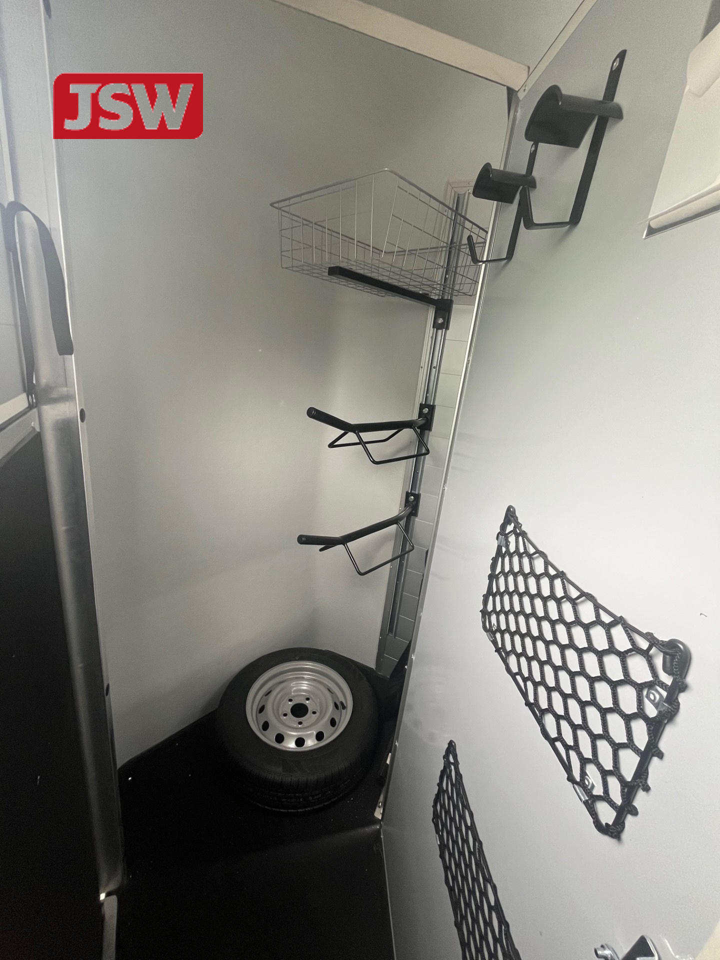 locker1 (1) Cheval Liberte Touring XL with alloy wheels