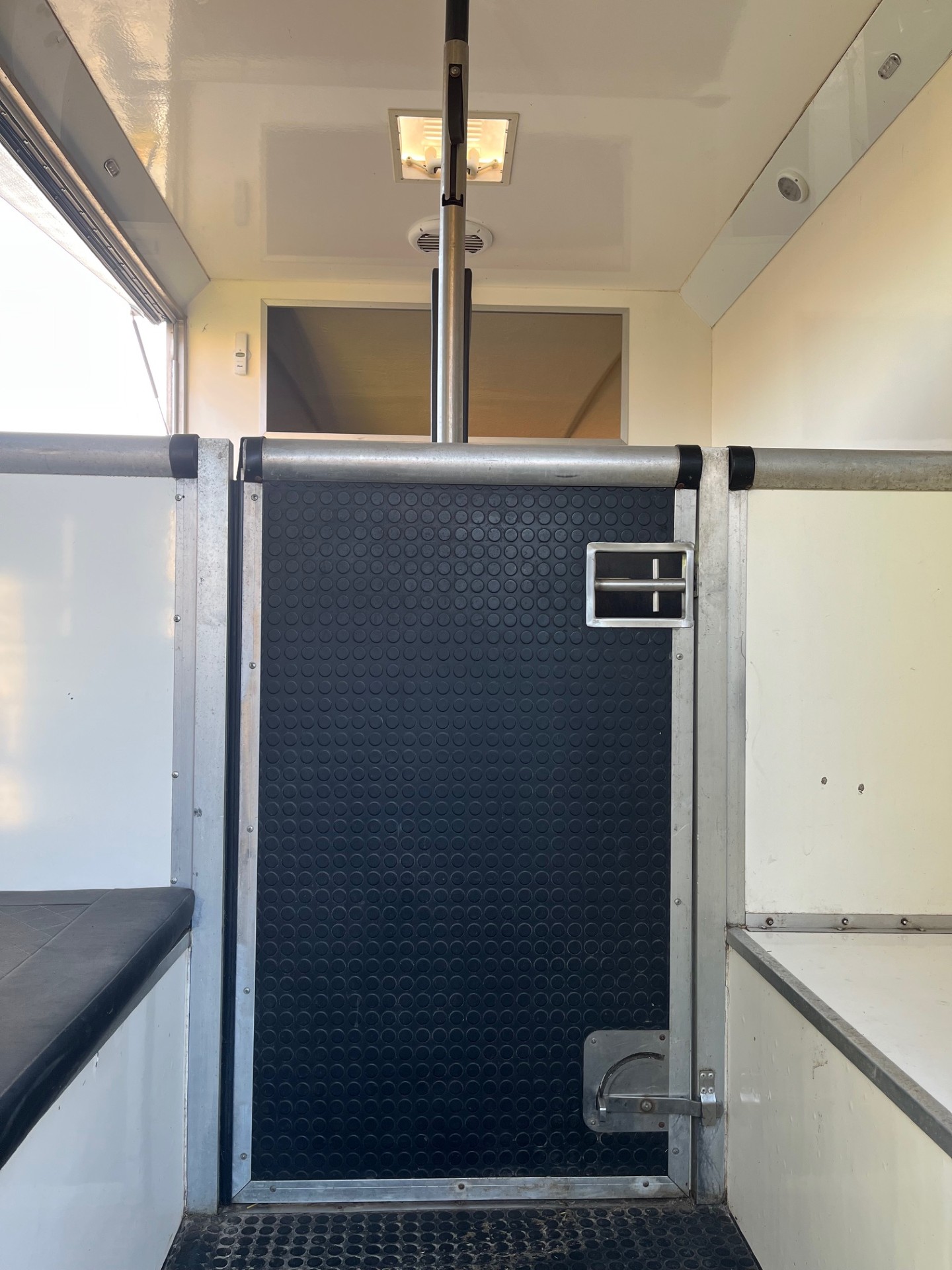 MO1 Alexander 3.5ton York Horsebox