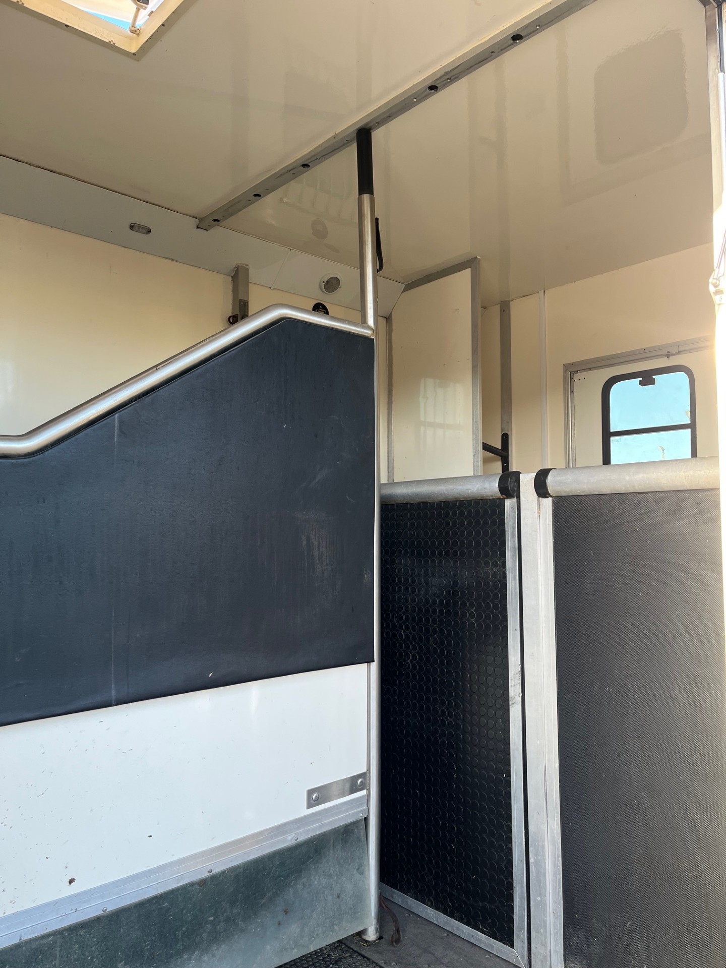 MO14 Alexander 3.5ton York Horsebox