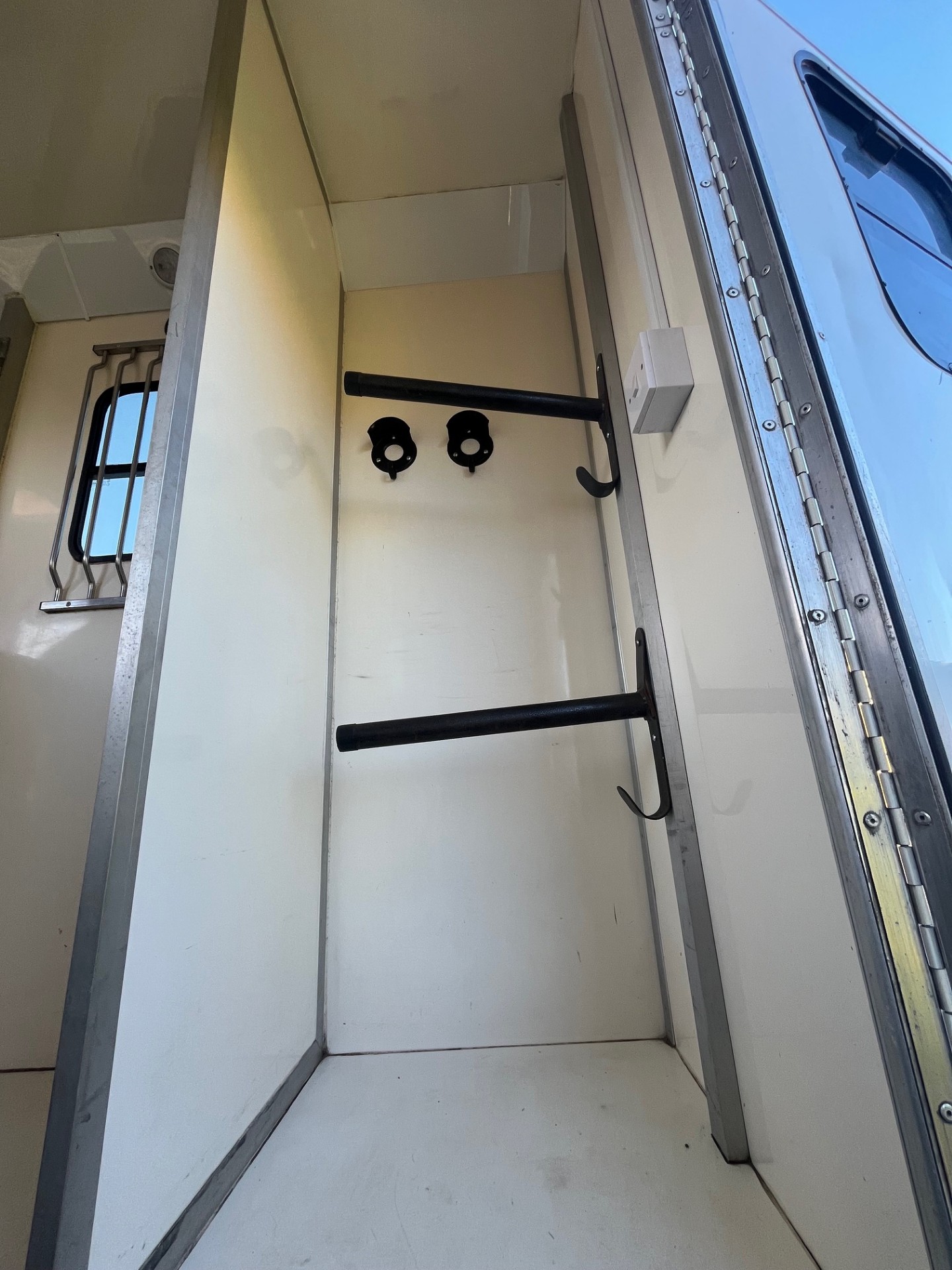 MO2 Alexander 3.5ton York Horsebox