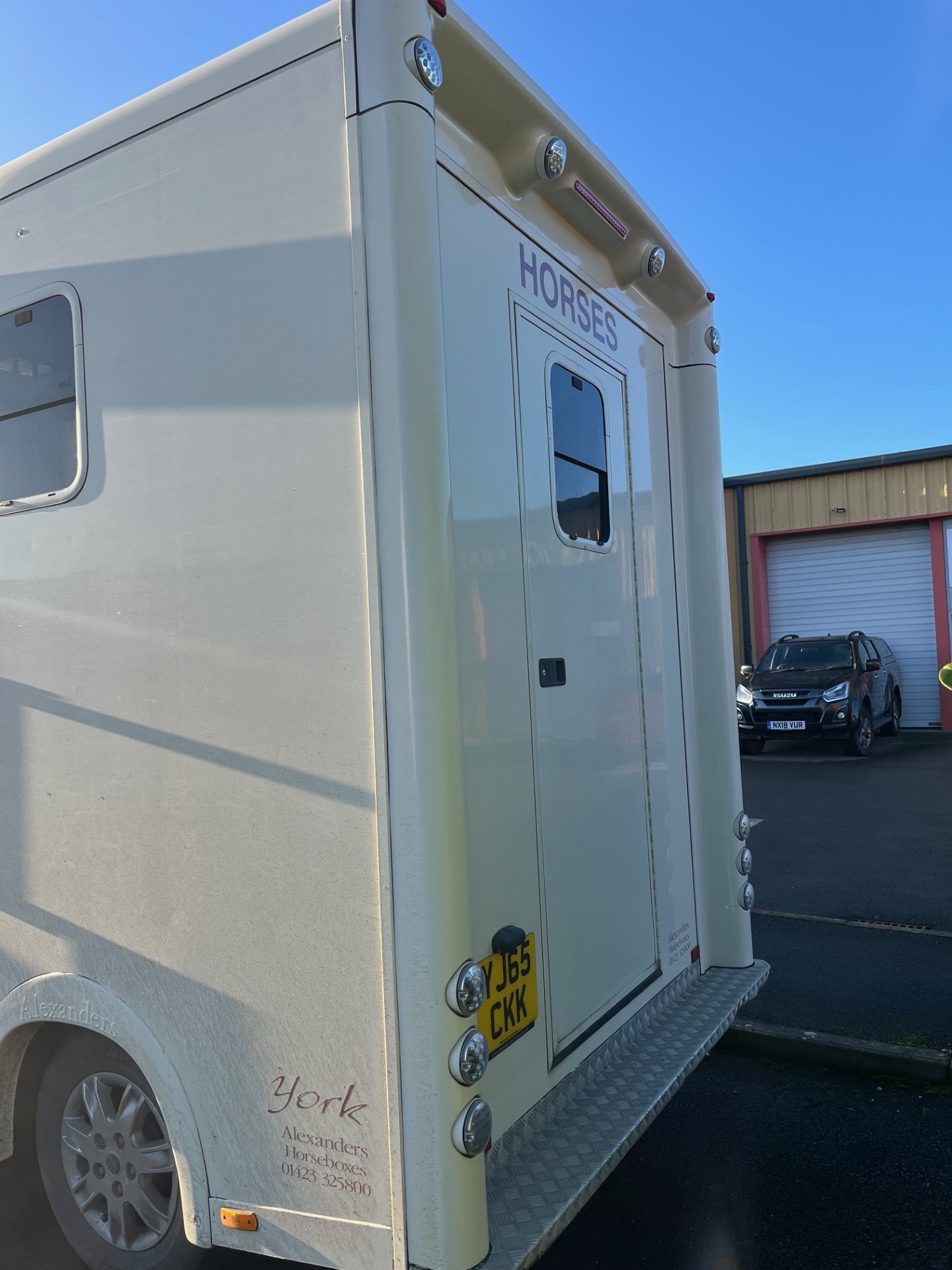MO3 Alexander 3.5ton York Horsebox