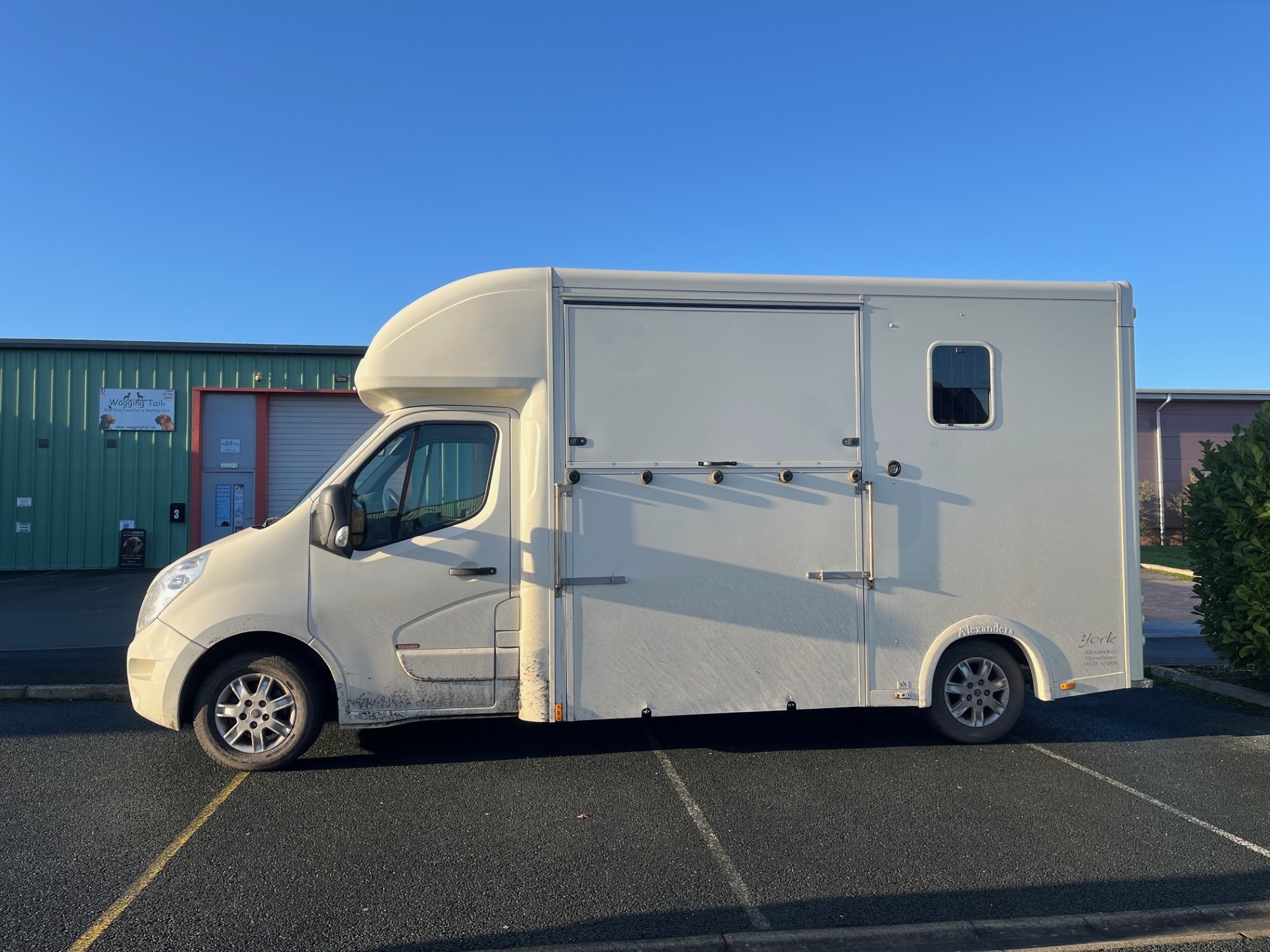 MO9 Alexander 3.5ton York Horsebox