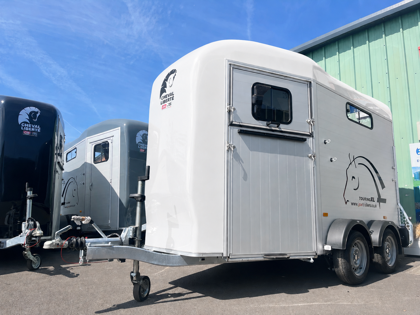 white Cheval Liberté Touring XL – White Horse Trailer